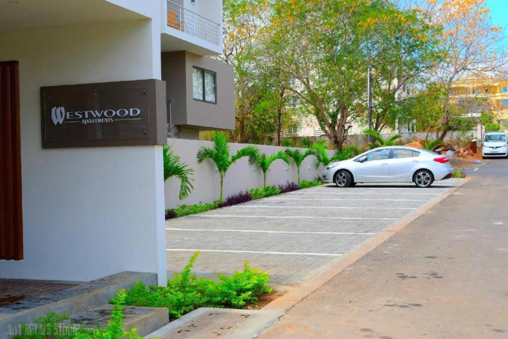 Modern And Cosy Condo: Westwood