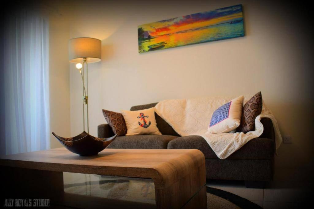 Modern And Cosy Condo: Westwood * Flic en Flac