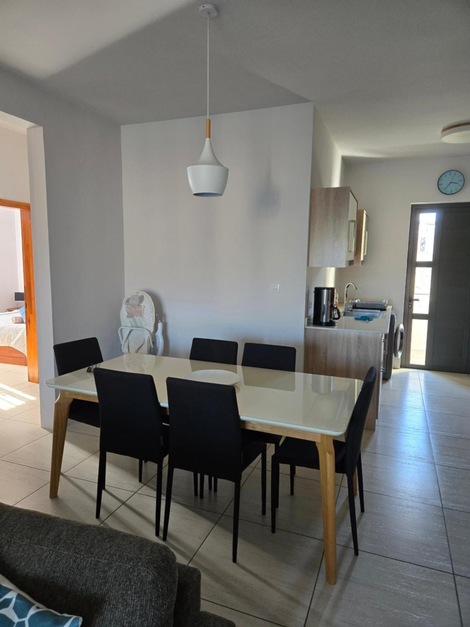 Apartment Modern And Cosy Condo: Westwood