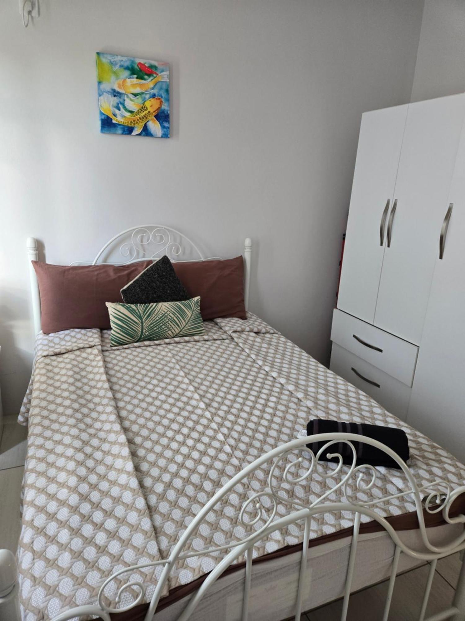 Modern And Cosy Condo: Westwood *